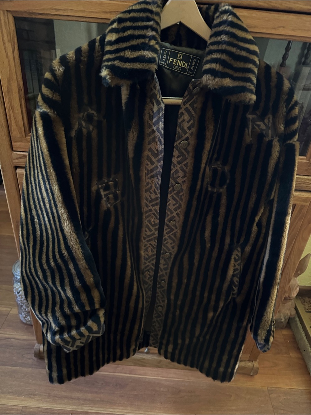Fendi Vintage Women’s Striped Faux Fur Coat - Brown/Black Excellent Condition - Picture 13 of 13